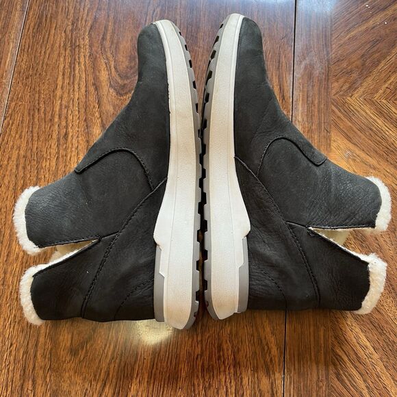 KIZIK Women's Aspen Boot Size 8.5 Hands Free Bootie Black Leather Slip On Wool - Picture 5 of 8